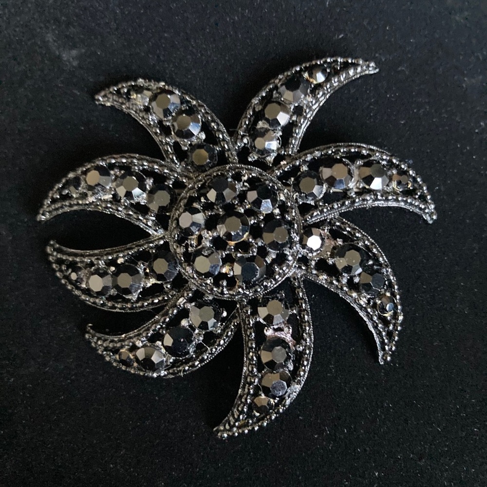 Vintage Weiss Black Rhinestone Brooch 2 1/2” - Picture 3 of 6